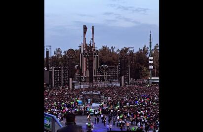 "¡Olé, olé, olé, olé, Rammstein, Rammstein!": corean fans previo al show en el Foro Sol