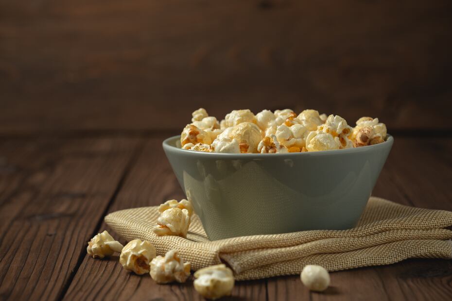 Las palomitas de maíz son una opción popular entre quienes buscan cuidar su alimentación. Foto: Freepik