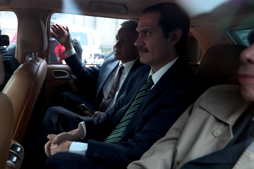 Esta mañana el ex gobernador informó que se presentaría ante el juez que le dictó orden de aprehensión  (Fernando Ramírez / EL UNIVERSAL)