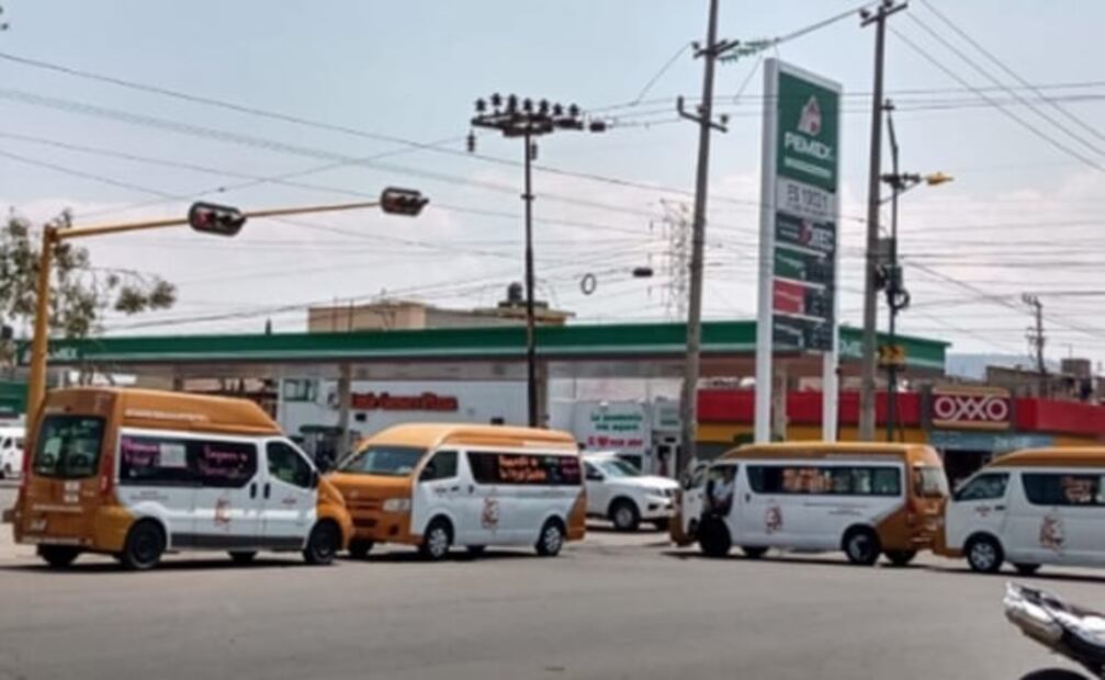 Transportistas bloquean puntos de Neza; denuncian ataques de extorsionadores