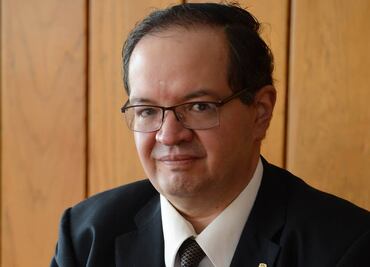 Con "goyas" felicitan a Leonardo Lomelí por su nombramiento como rector de la UNAM
