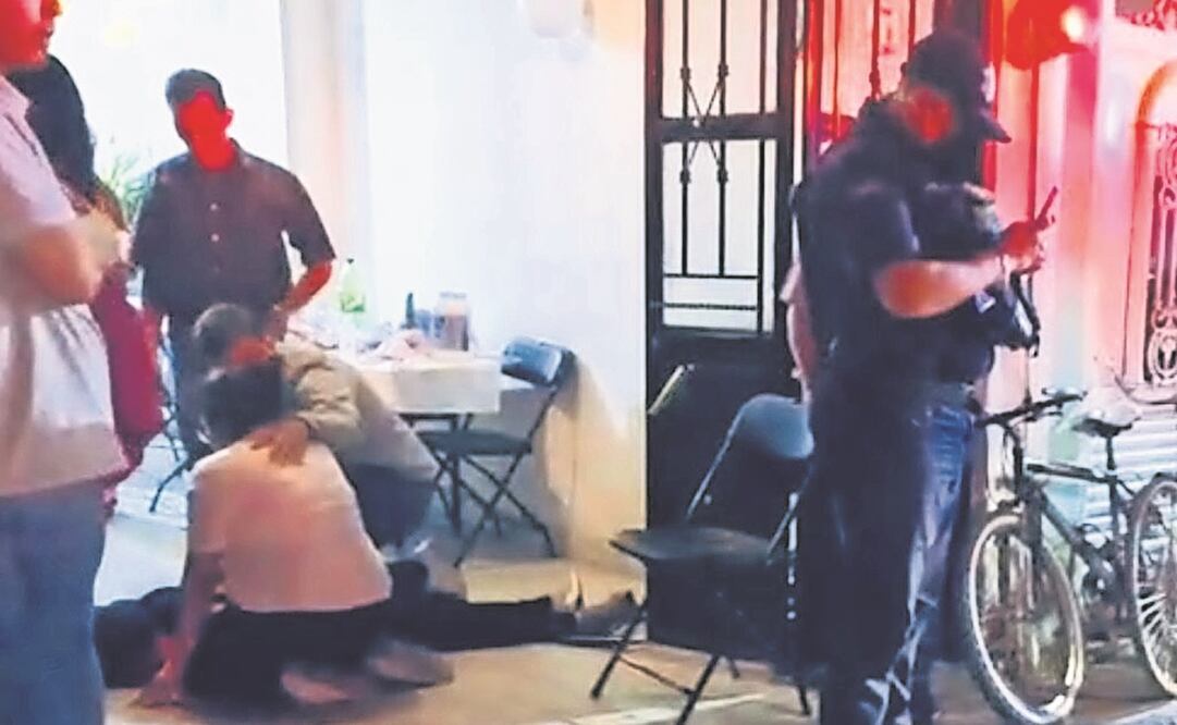 En una de las casas atacadas al parecer se efectuaba un convivio al momento de la agresión. Foto: Especial 