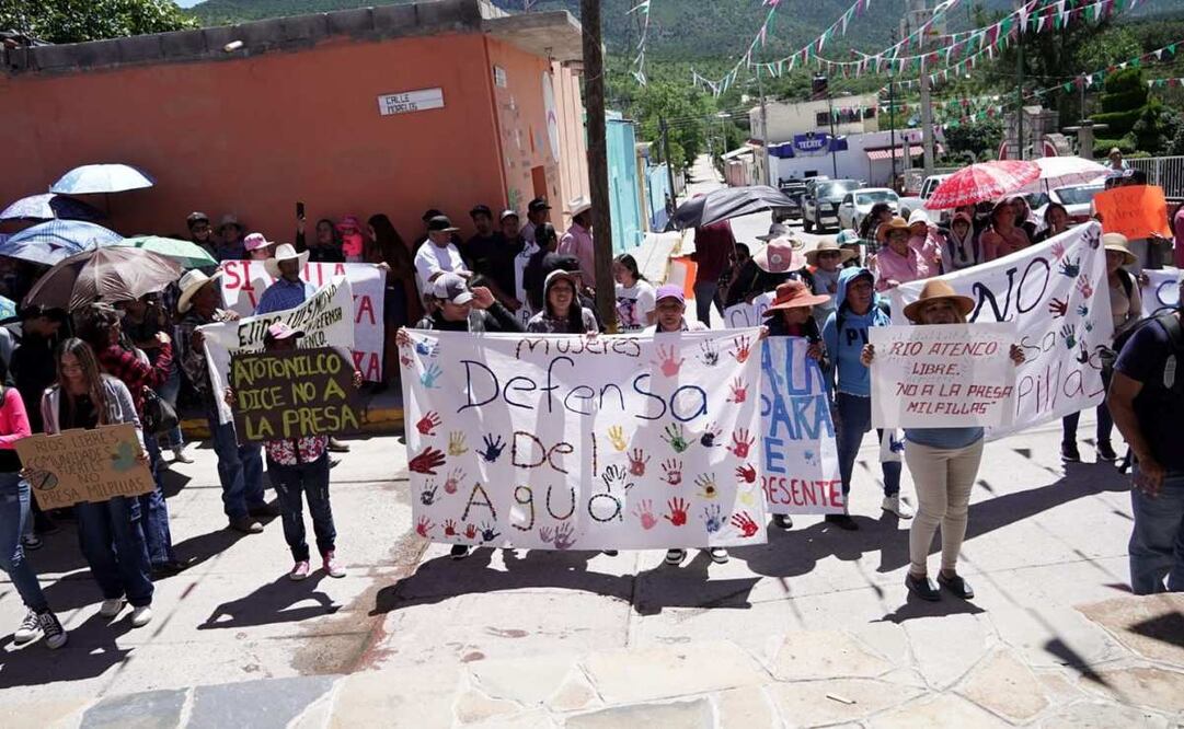 Al grito de “¡No a la presa!, ¡Claudia, escucha el Río en nuestra lucha!, ¡El Río ni se vende, el río de defiende”, realizaron la marcha.
Foto: Diana Valdez