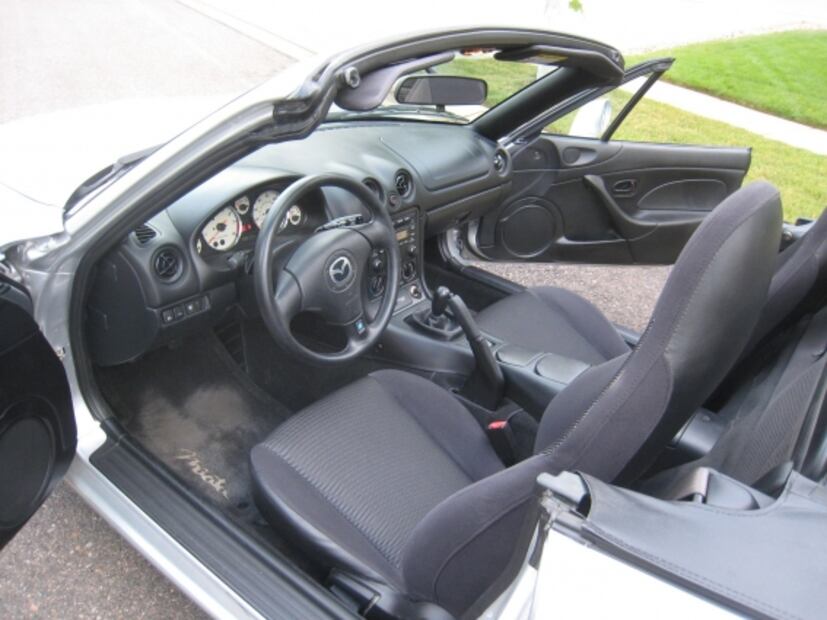 Este Mazda MX-5 alberga un curioso motor V6 bajo el cofre