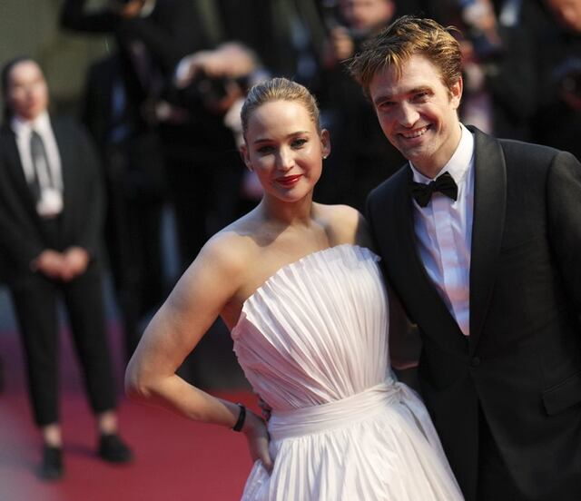 Jennifer Lawrence y Robert Pattinson posan juntos y desatan la locura en Cannes