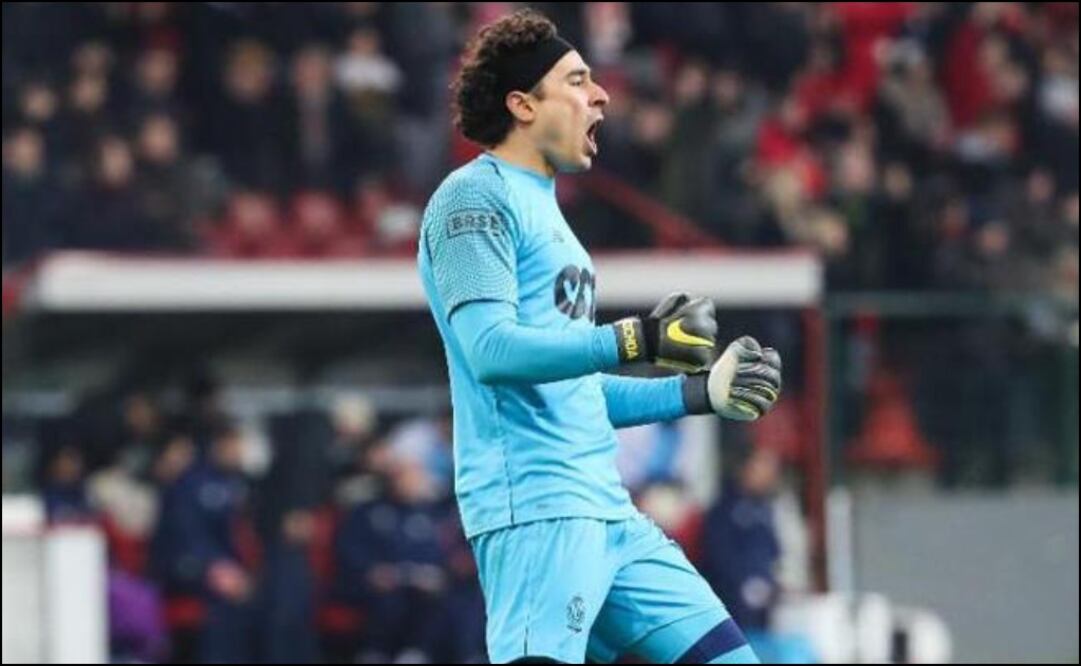 Guillermo Ochoa celebrando el gol de su equipo | Twitter @StandardLiegeES