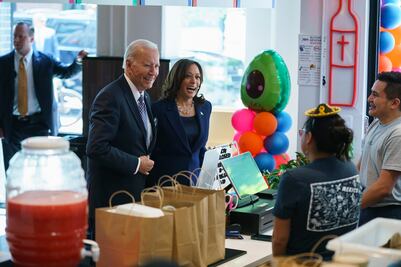 Biden y Harris conmemoran el 5 de Mayo en una taquería de Washington