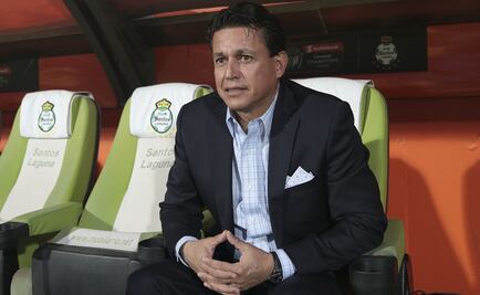 Salvador Reyes deja de ser técnico de Santos Laguna