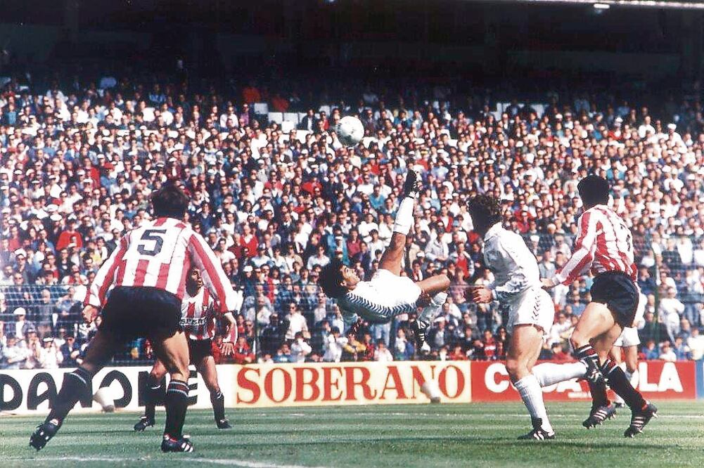 Recuerdo grato La cuenta de Twitter del Real Madrid recordó el gol de chilena de Hugo Sánchez al Logroñés, que es conocido como “Señor Gol”. (ARCHIVO. EL UNIVERSAL)