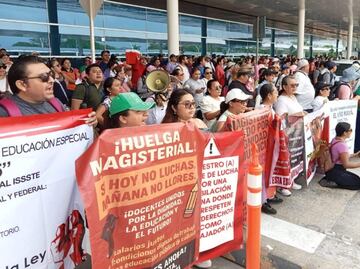 Más de 2 mil maestros de la CNTE toman instalaciones del Aeropuerto Internacional de Mérida; reportan caos vial y retrasos en 17 vuelos