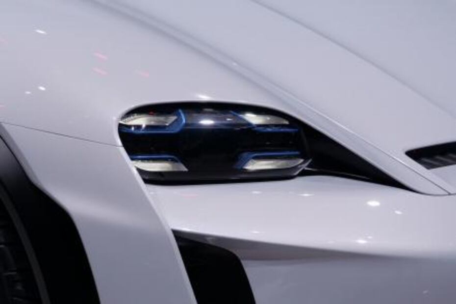 Porsche revela auto eléctrico que competirá con Tesla