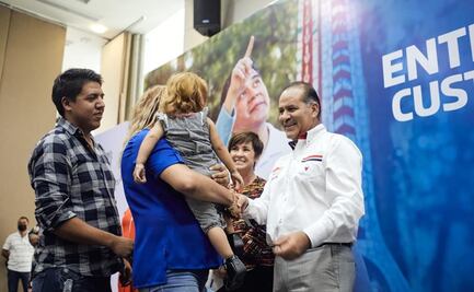 Entregan actas a padres adoptivos de 22 niños, niñas y adolescentes en Aguascalientes 