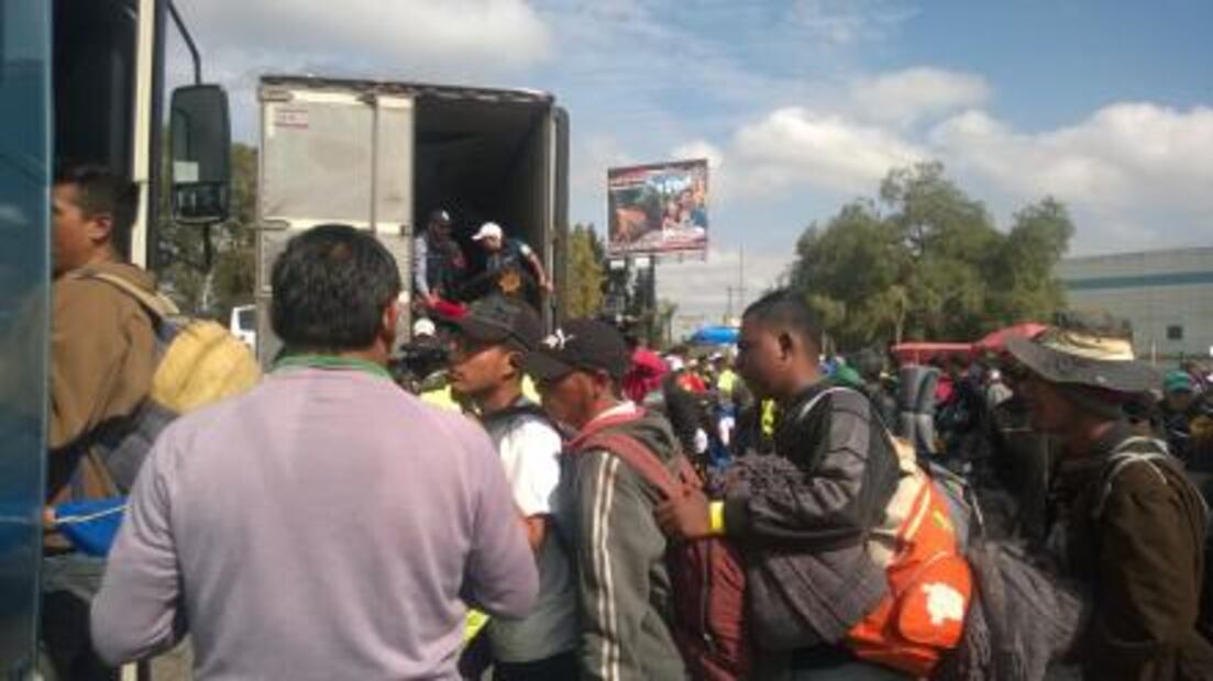 Caravana migrante llega a caseta de Tepotzotlán