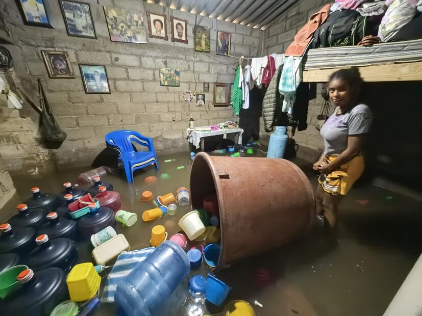 El desbordamiento del Río Verde deja incomunicados a comunidades de la Costa de Oaxaca. (Foto: Edwin Hernández)