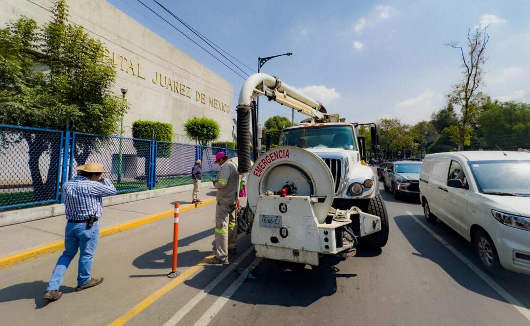 Despliegan operativo para desazolvar las inmediaciones de 12 hospitales y clínicas en la alcaldía (12/06/2025). Foto: Especial