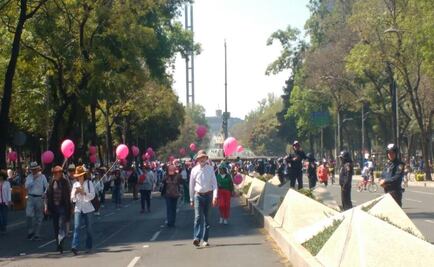 Vanguardia de marcha "Vibra México" llega al Ángel de la Independencia