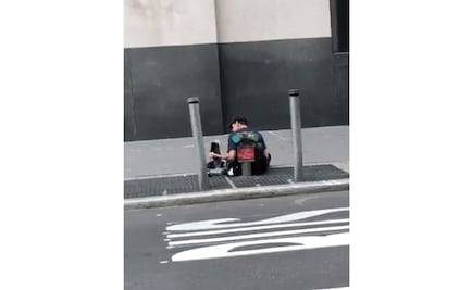 Captan a corredor que le regala sus tenis a hombre sin hogar en calles de NY