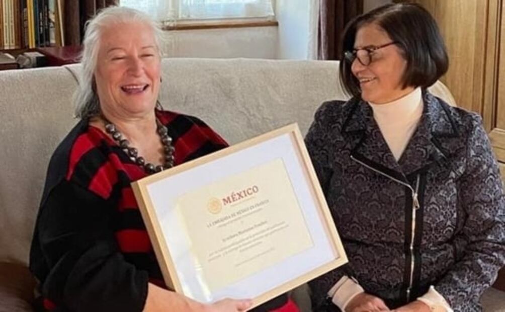 Francesa devuelve a México tres piezas de arte prehispánico que heredó de su padre