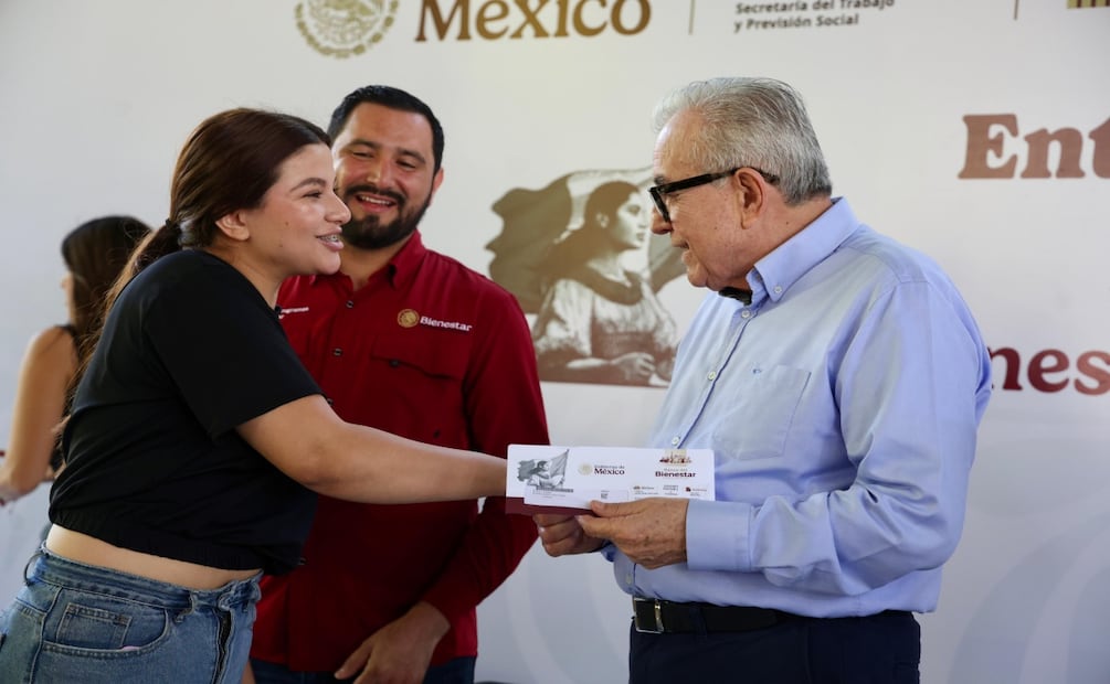 Transportistas marchan por la paz y justicia tras el asesinato del alcalde de Uruapan. Foto: Especial