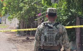 Hallan dos cuerpos en ataúdes en el patio de una vivienda de Navolato, Sinaloa; permanecen sin identificar
