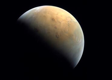 La sonda emiratí captura su primera imagen de Marte tras entrar en la órbita