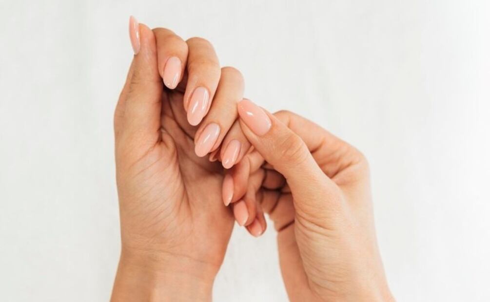 Uñas de acrílico. Foto Freepik