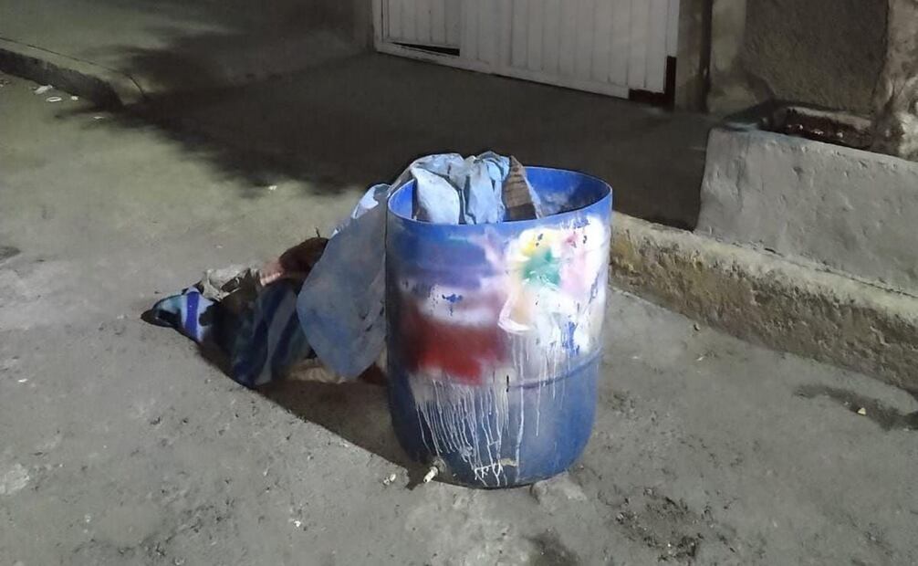 Dos sujetos tratan de abandonar cuerpo desmembrado en Ecatepec. Foto: Especial