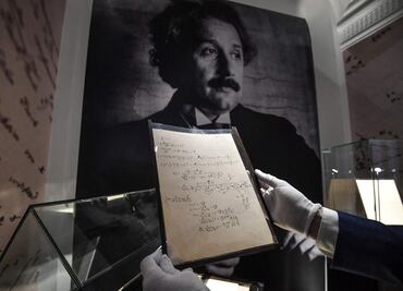Borrador de la Teoría de la Relatividad de Einstein es subastado en más de 13 mdd