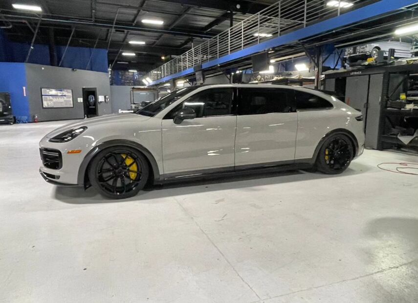 Porsche Cayenne Turbo GT Minivan, diseñado por el cofundador de Facebook. Foto: Instagram @zuck