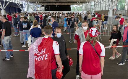 Error de sistema en pruebas Covid retrasa a aficionados en el Gales vs Dinamarca