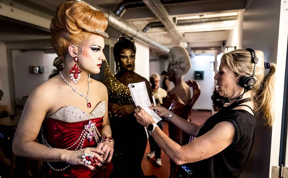 Los concursos drag pueden variar en temática y con ello la vestimenta, aquí un ejemplo donde el lujo, la estética y la elegancia forman parte del concurso European Drag Queen  championships en  Rotterdam. Agencia.