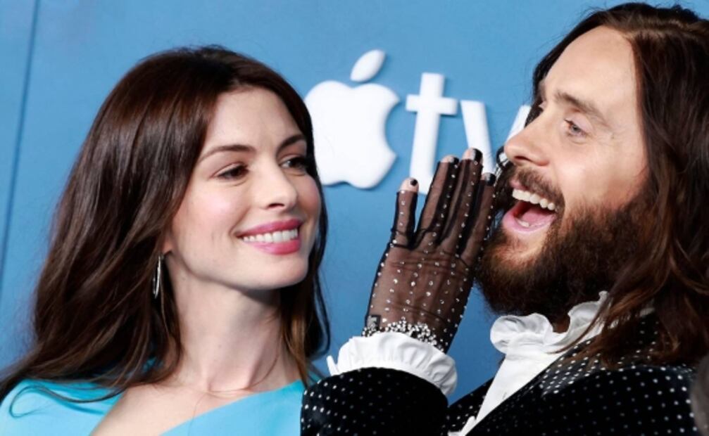 Anne Hathaway y Jared Leto se lucen como pareja empoderada