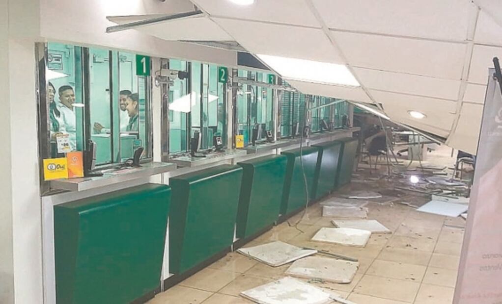 Se desploma techo de la Ceda por granizada