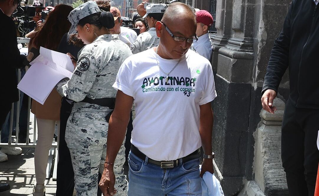 Padres de los normalistas de Ayotzinapa llegaron a Palacio Nacional a un encuentro con López Obrador. Foto: Berenice Fregoso / EL UNIVERSAL