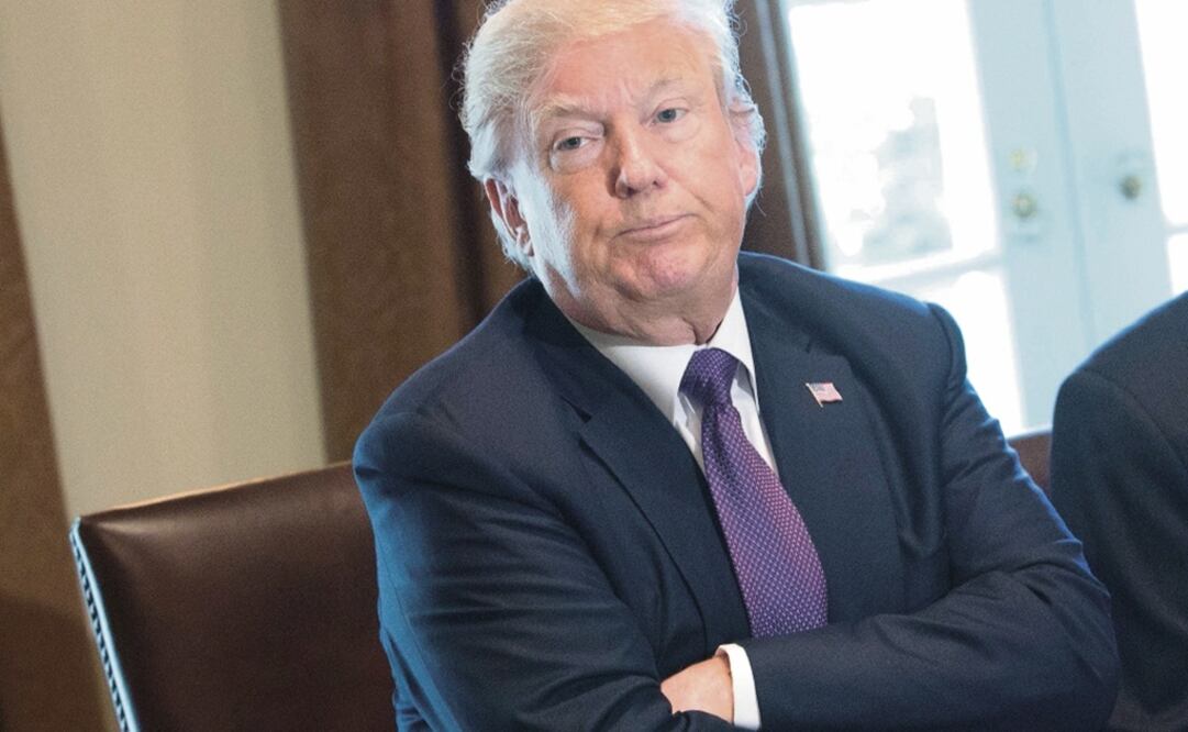 El mandatario de EU ha reaccionado, literalmente, con furia ante la publicación del libro y ante su autor, Michael Wolff. En respuesta, jactándose de su aptitud mental e inteligencia, Trump publicó vía Twitter que es un “genio muy estable”.(ARCHIVO.ELUNI)