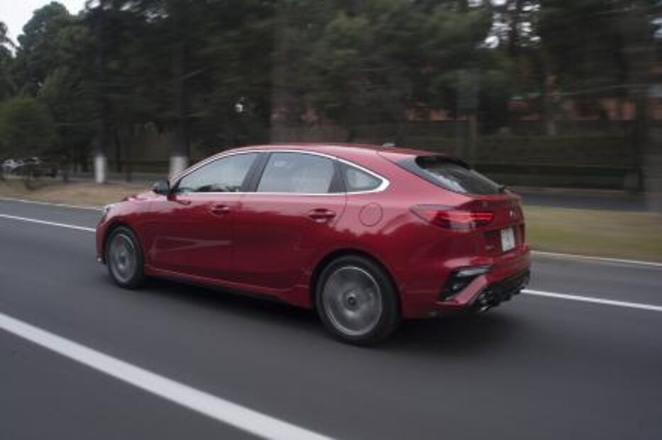 Nuevo KIA Forte GT cumple en casi todos los aspectos