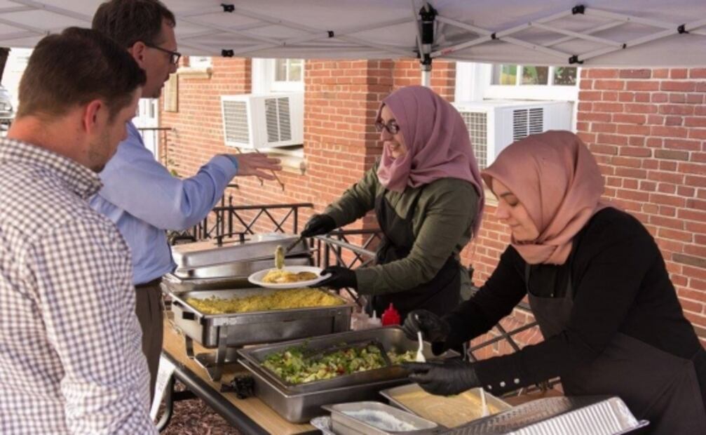 Cierran “The Spring Café” atendido por refugiados en Denver “por culpa de Trump”  