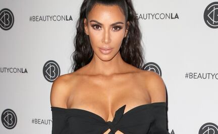 Kim Kardashian enciende las redes sociales con pronunciado escote
