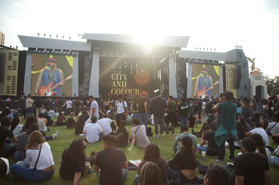Público se conjunta en el escenario Corona para presenciar la actuación de City and Colour en el Corona Capital.
Foto: EL UNIVERSAL / Yaretzy M. Osnaya