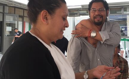 Vacunan a empleados municipales en Naucalpan por influenza