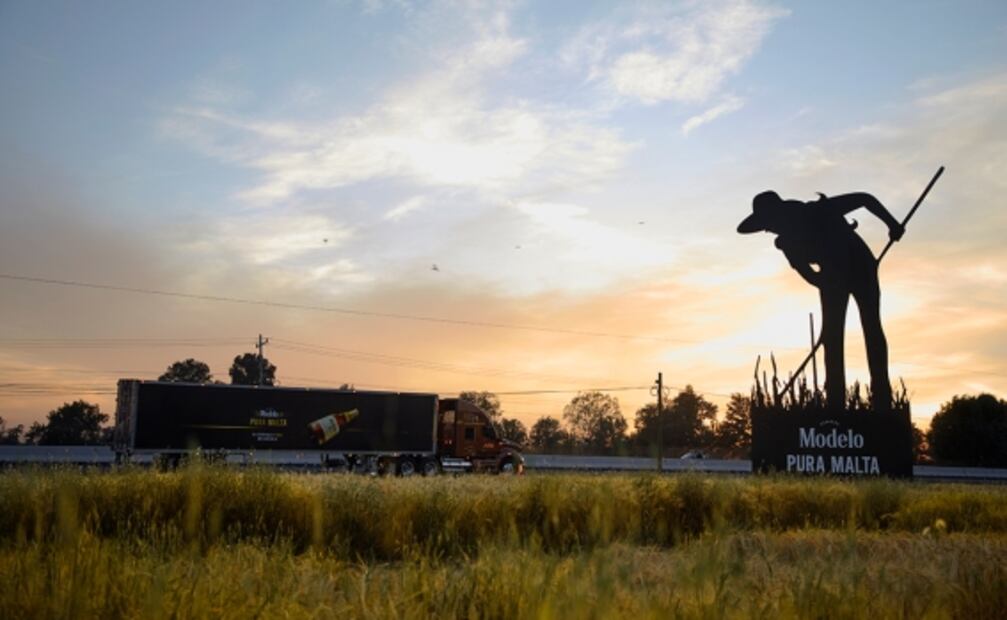 Cerveza Modelo rinde homenaje al campo mexicano a GRAN ESCALA