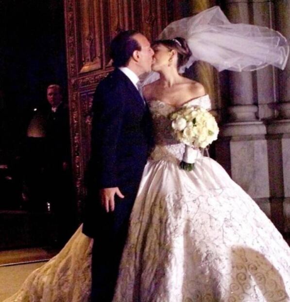 La foto de hace 22 años en la que Thalía destapó su mini cintura el día de su boda 