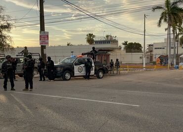 Hallan nueve armas de fuego y 21 cargadores tras enfrentamiento en penal de Culiacán, Sinaloa