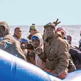Desaparecen 117 migrantes durante naufragio
