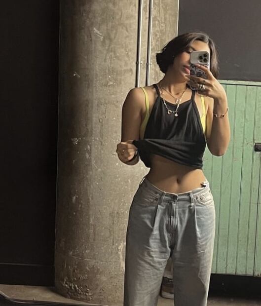 Ángela Aguilar no pierde el estilo ni en pants y coleta