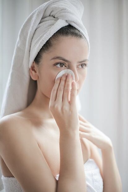 Cómo hacer un poderoso exfoliante con agua y sal