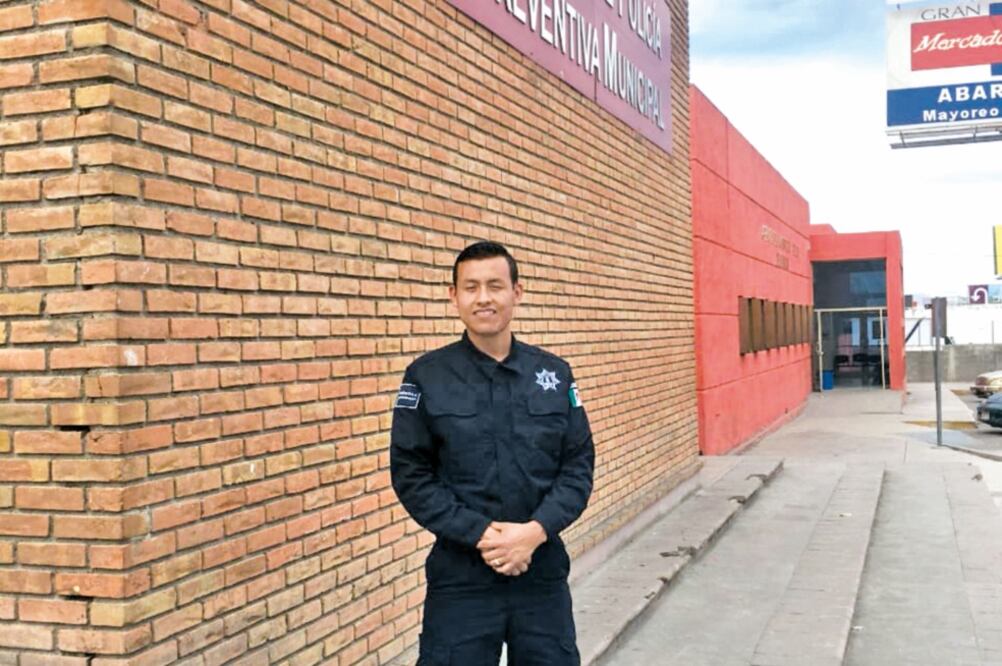 Raúl Salatiel Camarillo Luján dice que su médico cirujano le acaba de practicar la primera de cuatro operaciones para la reconstrucción del rostro, gracias al Servicio Médico de Gastos Mayores. / Hilda Fernández