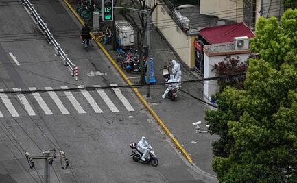 Ante falta de alimentos, ahora piden a habitantes de Shanghái aislar en sus casas a positivos de Covid-19