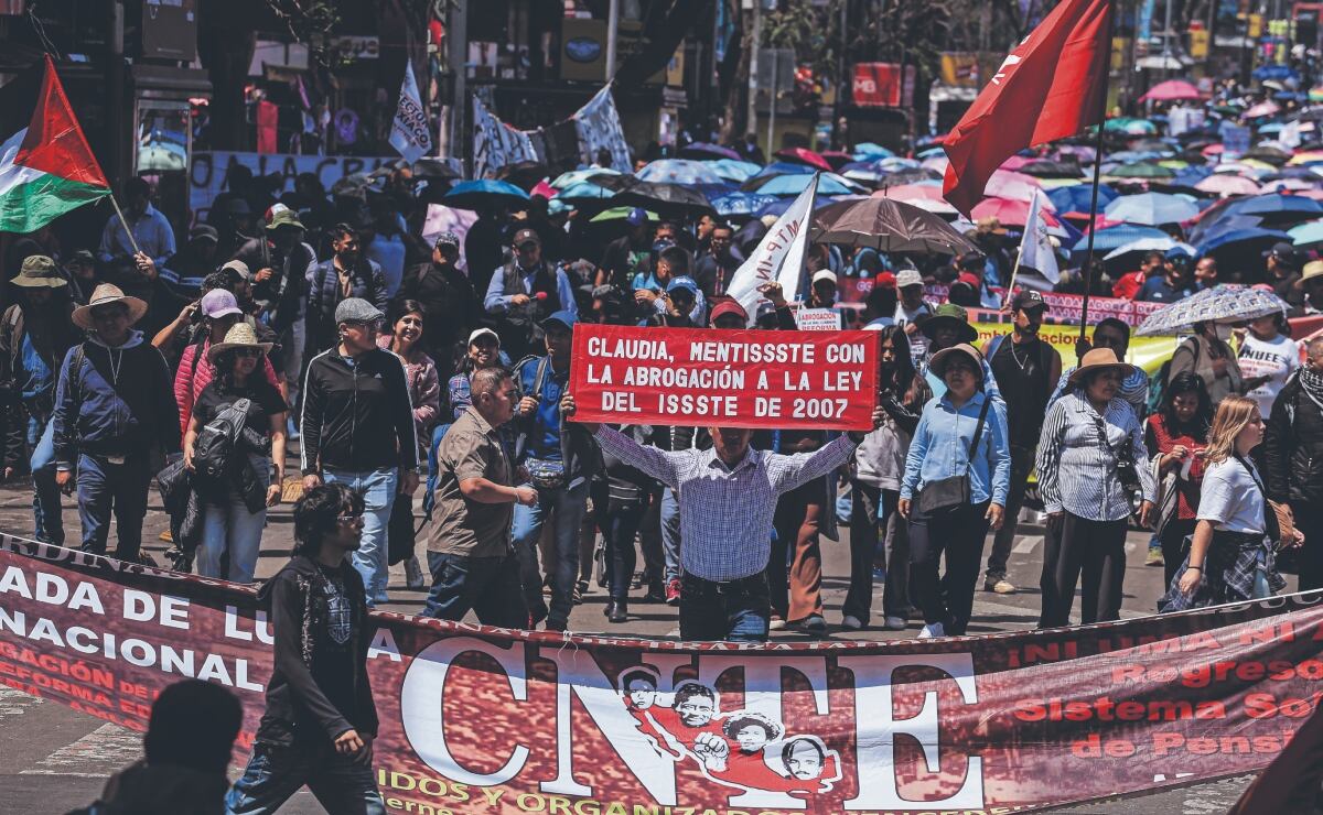 Según la Secretaría de Seguridad Ciudadana de la CDMX, la marcha apenas congregó a unos 6 mil maestros. Foto: Gabriel Pano/ EL UNIVERSAL