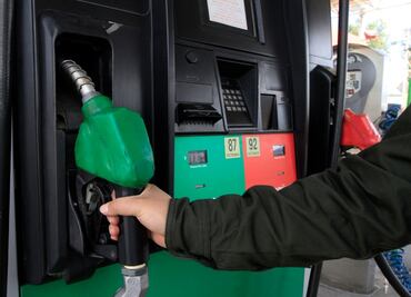 Bajan gasolinas y diesel un centavo este fin de semana